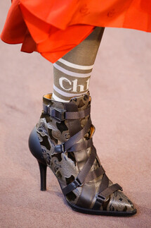 Details Chloé Fall 2018 Ready-to-Wear , Детали коллекции Хлоя осень зима 2018 , Fashion show , неделя моды в Париже , PFW , Paris Fashion Week , Mainstyles